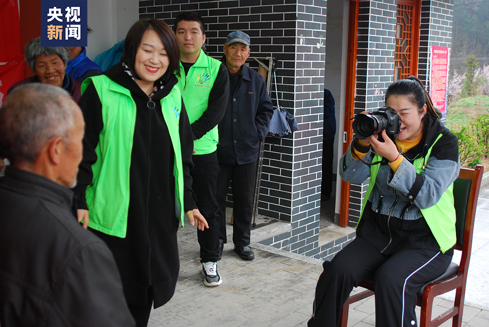 免費為2000多位老...